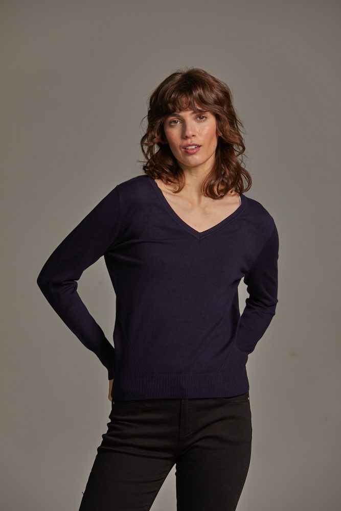 Scorzzo Essential fine knit V Neck in Black or Navy 592