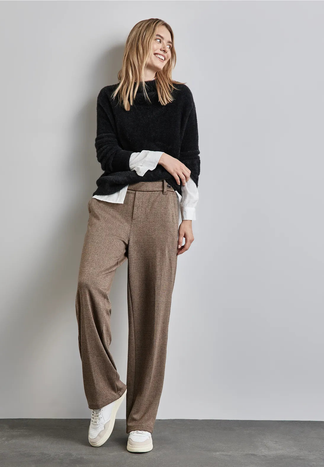 Street One High Waist Straight Leg trousers in mocha Print 378198