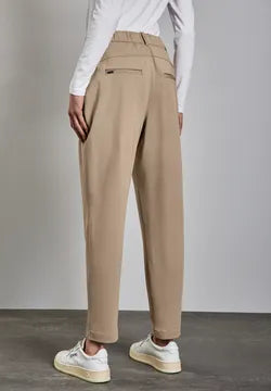 Street One tapered leg trousers in Beige. 28&quot; leg 378783