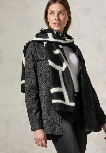 Cecil Soft Cosy Scarf in Black and White Graphic Print 572650