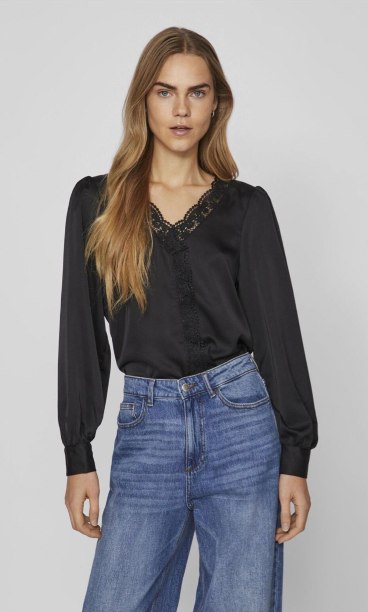 Vila  V neck lace detail top 14097926