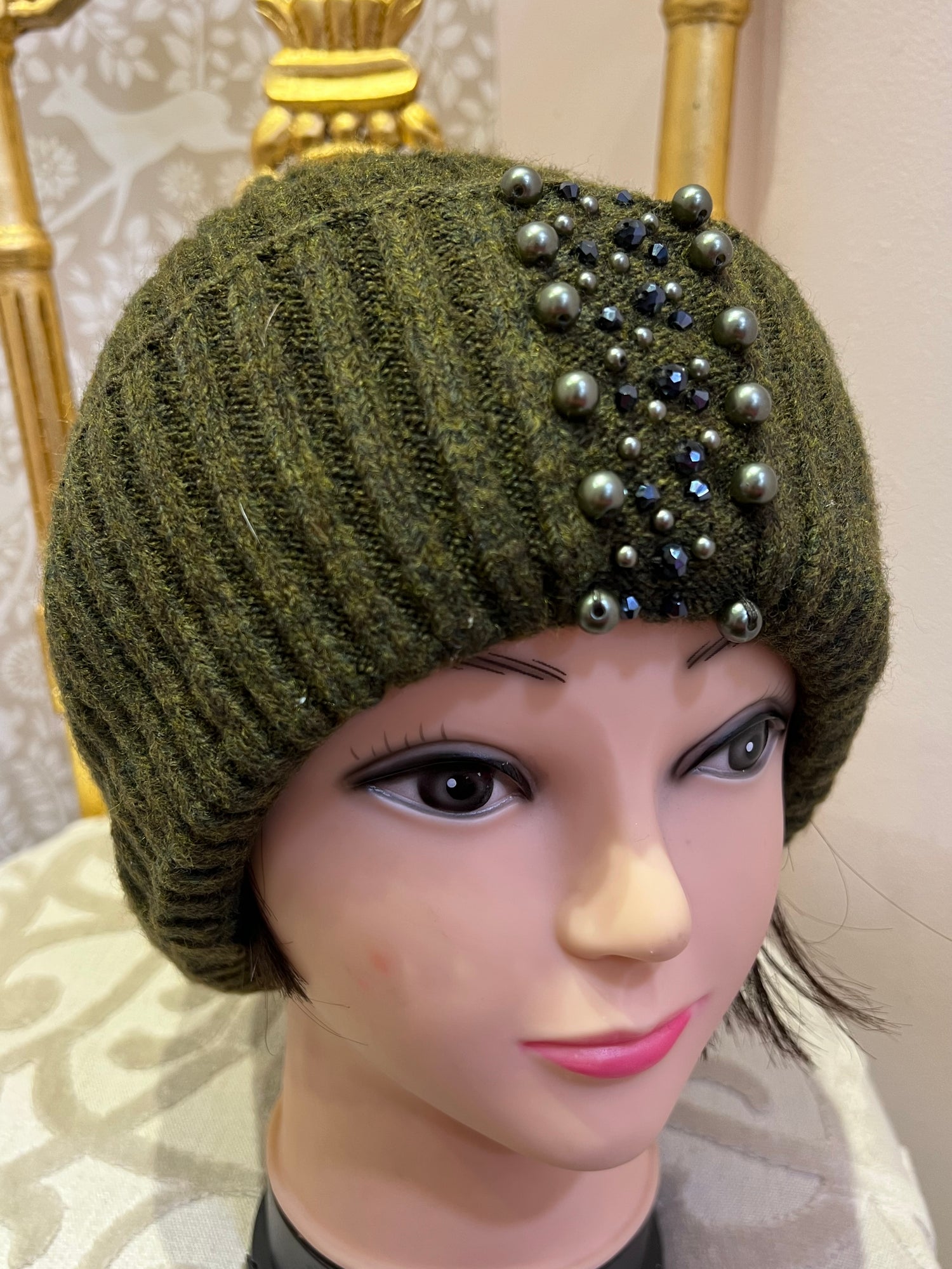 Pearl and crystal detail hat 3117