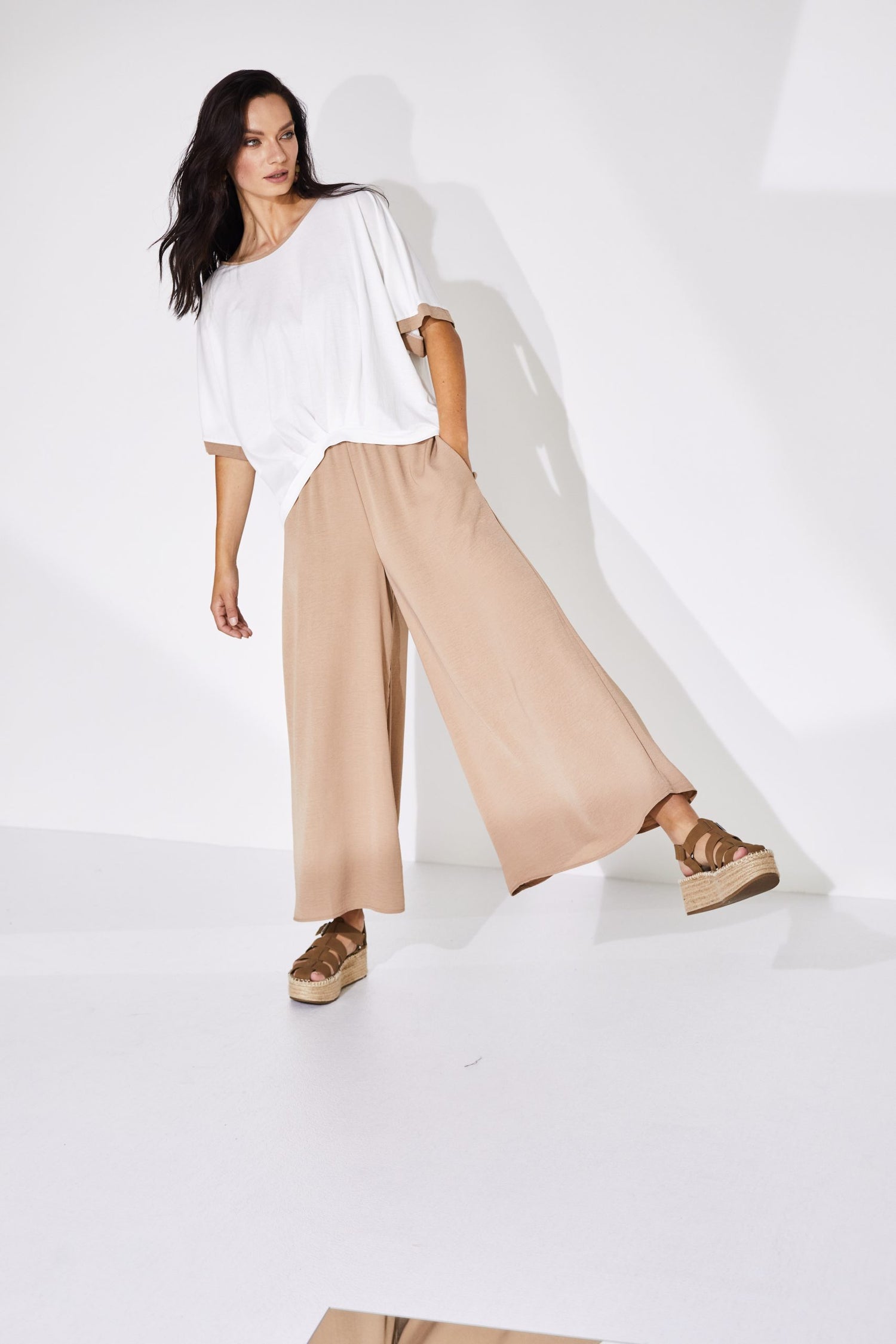 Naya Summer wide leg trousers with elastic waist. Tan  Nas24274