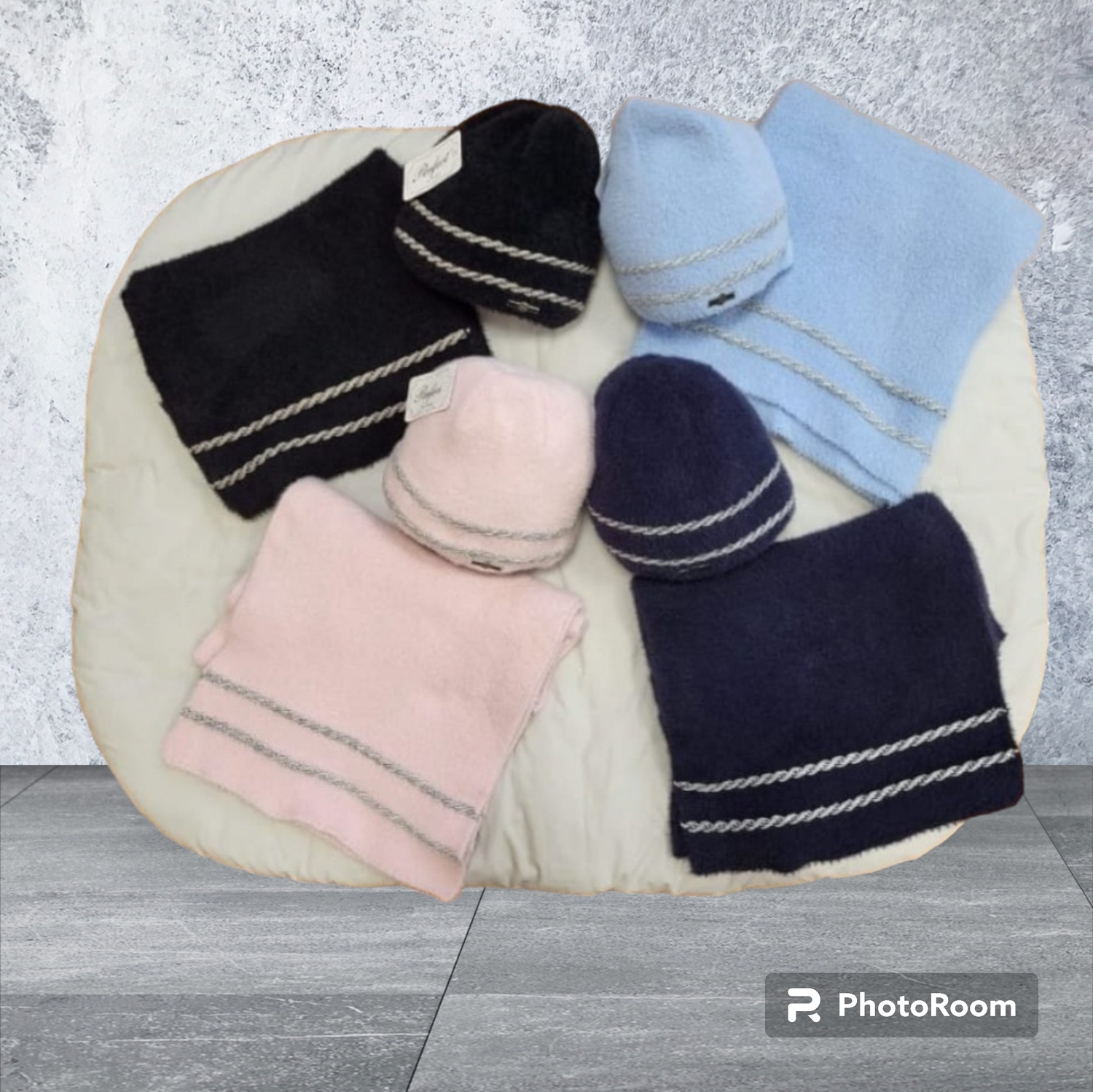 Twinkle Gift Box 🎁 Luxury Polar fleece lined hat and matching scarf . All Colours