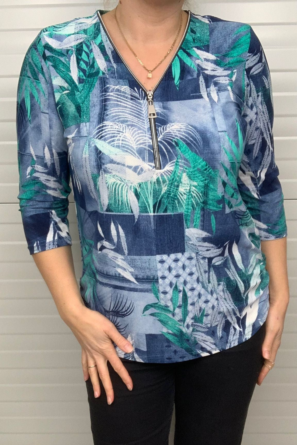 Zip Top 4 Denim blue tropical mix